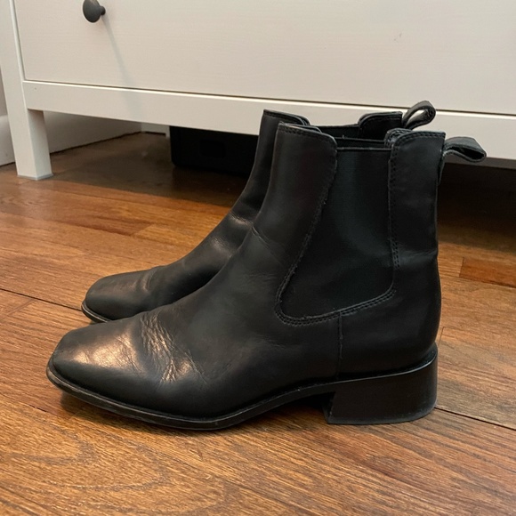 Sam Edelman Thelma Chelsea Boot - Picture 2 of 6